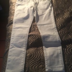 Brand new Levi’s mid rise skinny jeans.